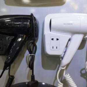 سشوار حمام پریز دار ۱۳۰۰ وات برند هایشین (Hyshin )